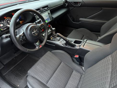 Used 2023 Toyota GR86 Base w/ ALL Weather Mat Package (TMS) image 10