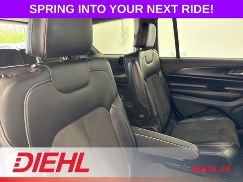 Used 2023 Jeep Grand Cherokee L Laredo image 13