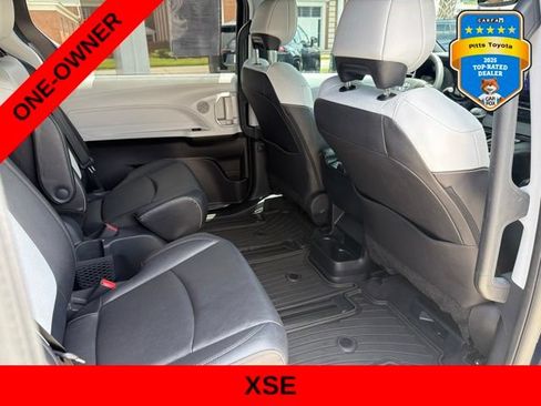 Used 2025 Toyota Sienna XSE FWD image 11
