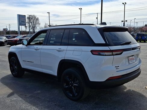 Certified 2023 Jeep Grand Cherokee Altitude image 6