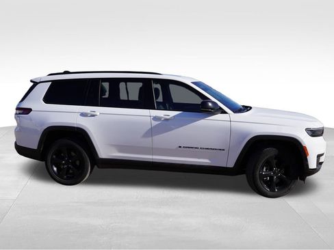 Used 2022 Jeep Grand Cherokee L Laredo image 2