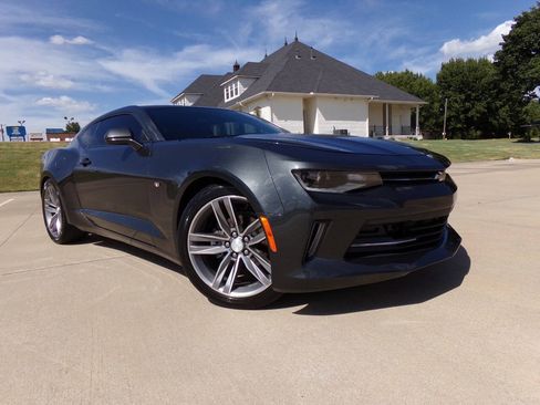 Used 2017 Chevrolet Camaro LT RWD image 15