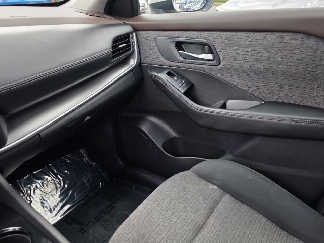 Used 2023 Nissan Rogue SV AWD/4WD image 22