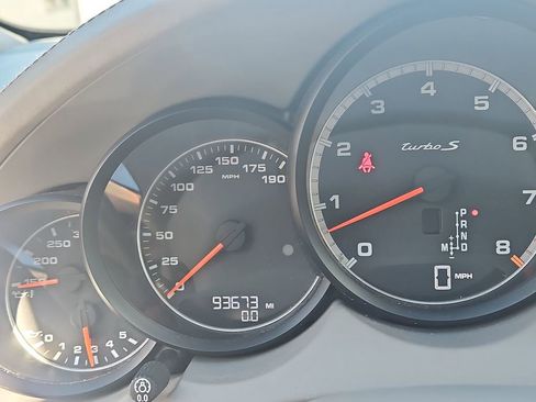 Used 2014 Porsche Cayenne Turbo image 13