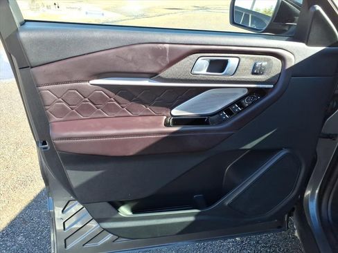 Used 2025 Ford Explorer Platinum w/ LUX Leather Package image 18