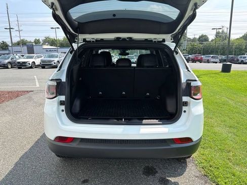 Used 2023 Jeep Compass Latitude AWD/4WD image 8