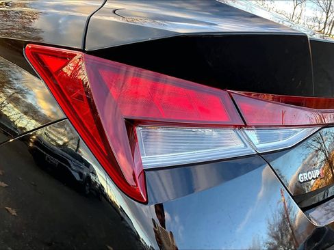 Used 2024 Hyundai Elantra SEL image 24