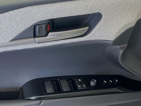Used 2025 Toyota Camry XLE FWD image 15