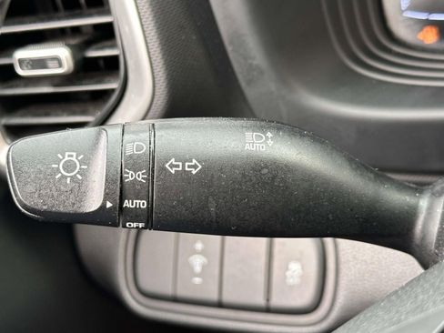 Used 2023 Hyundai Venue SEL FWD image 37