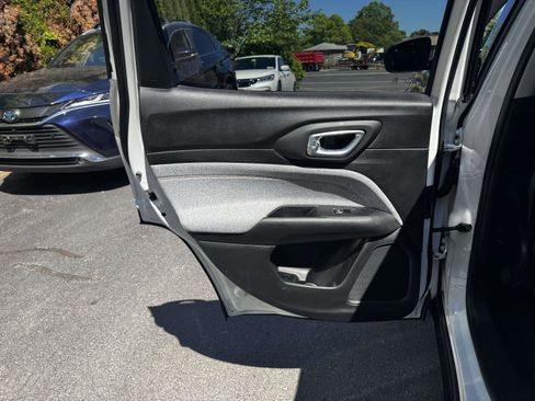 Used 2022 Jeep Compass Sport FWD image 11