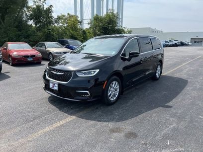 New 2026 Chrysler Pacifica Select