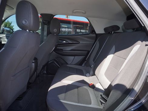 Used 2021 Chevrolet TrailBlazer LS FWD image 25