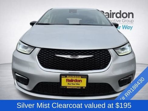 Used 2024 Chrysler Pacifica Limited FWD image 2