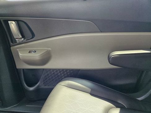 New 2026 Kia Carnival EX FWD image 11