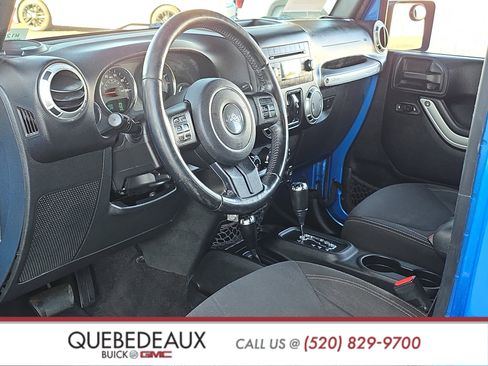 Used 2016 Jeep Wrangler Unlimited Sahara w/ Connectivity Group AWD/4WD image 10