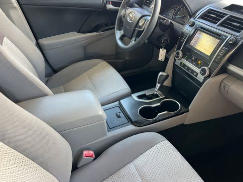 Used 2014 Toyota Camry LE FWD image 17