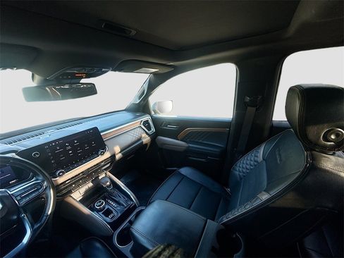 Used 2023 GMC Canyon Denali image 25