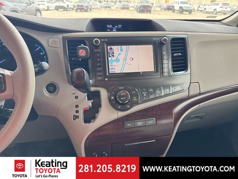 Used 2012 Toyota Sienna image 18