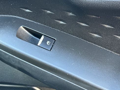 Used 2020 Ford Escape SE image 22