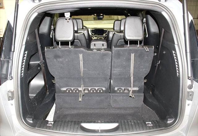 Certified 2025 Chrysler Pacifica Limited FWD image 38