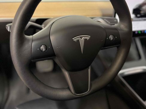 Used 2025 Tesla Model Y Long Range AWD/4WD image 31