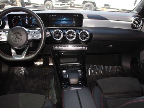 Used 2023 Mercedes-Benz CLA 250 image 19