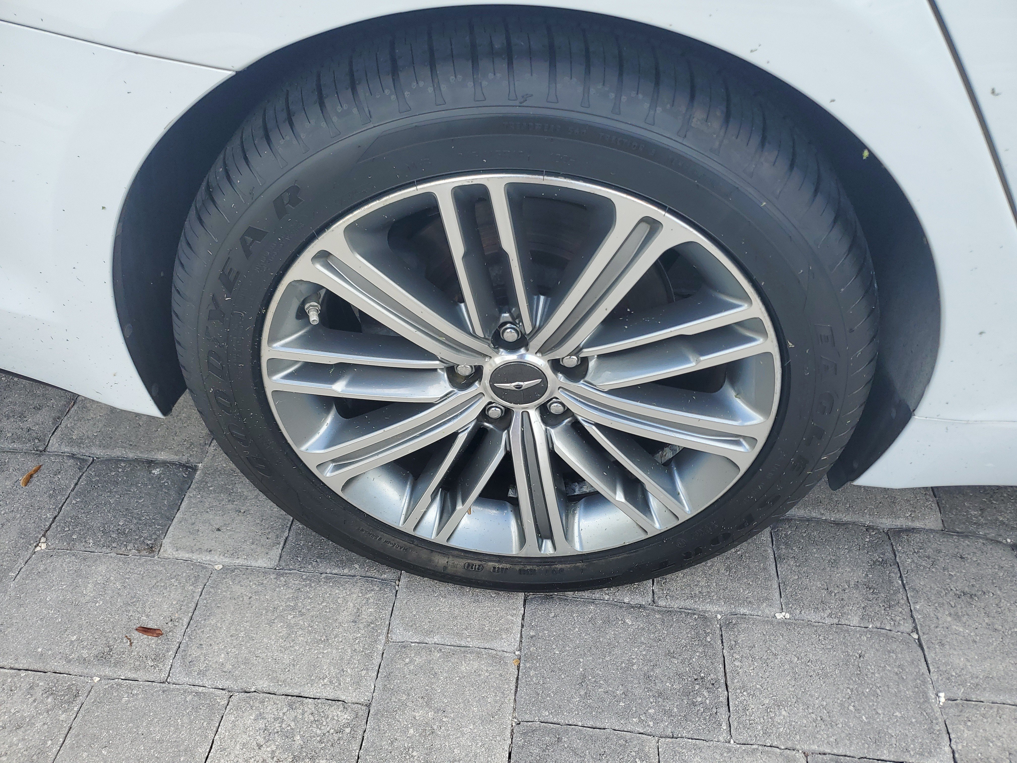 Used 2018 Genesis G80 3.8 RWD image 7