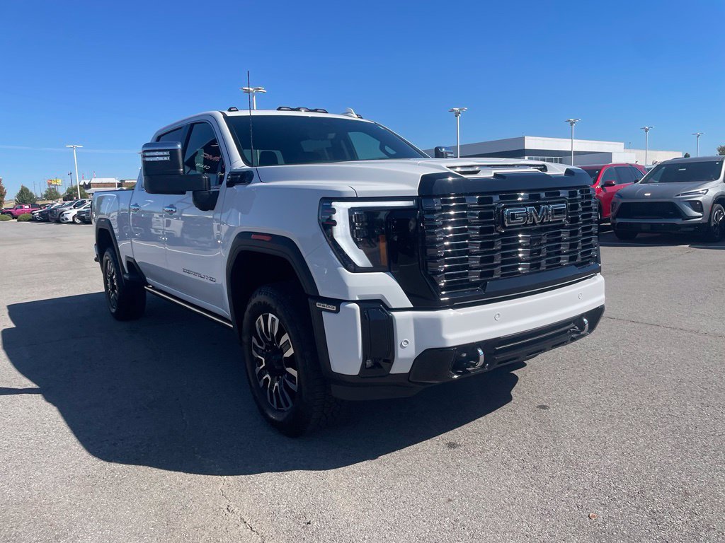 Used 2025 GMC Sierra 2500 Denali Ultimate AWD/4WD image 3