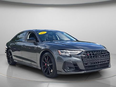 Used 2023 Audi S8 w/ S8 Comfort Plus Package AWD/4WD image 9