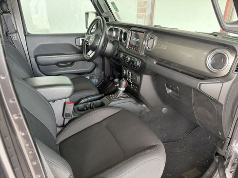 Used 2022 Jeep Wrangler Unlimited Sahara w/ Dual Top Group image 5