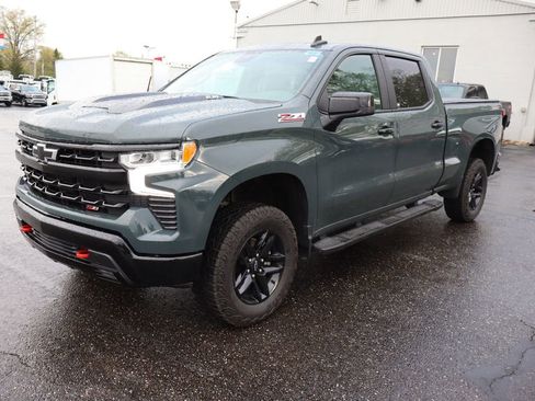 Used 2025 Chevrolet Silverado 1500 LT Trail Boss w/ Convenience Package II AWD/4WD image 2