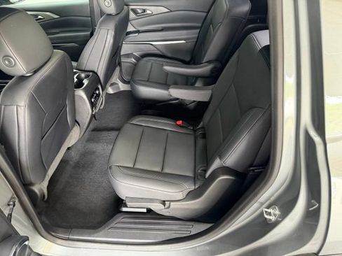 Used 2024 Chevrolet Traverse LT w/ Midnight/Sport Edition FWD image 31