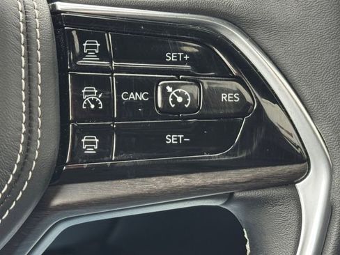Used 2022 Jeep Grand Cherokee L Overland w/ Luxury Tech Group IV AWD/4WD image 22