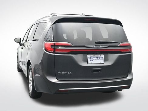 Used 2022 Chrysler Pacifica Touring-L image 9