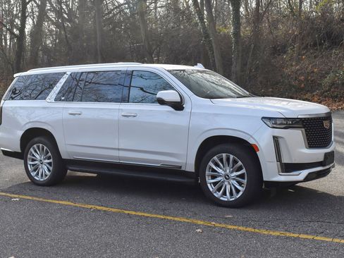 Used 2023 Cadillac Escalade ESV Luxury image 12