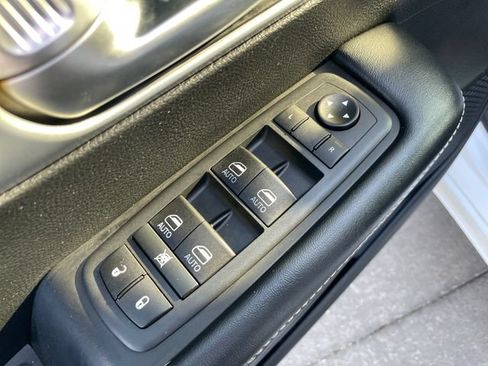 Used 2020 Chrysler Pacifica Touring-L Plus FWD image 21