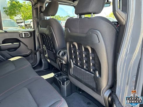 Used 2022 Jeep Wrangler Unlimited Rubicon w/ LED Lighting Group AWD/4WD image 40