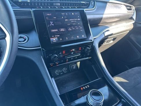 Used 2024 Jeep Grand Cherokee L Laredo image 49