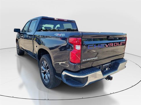 Used 2023 Chevrolet Silverado 1500 LT AWD/4WD image 3