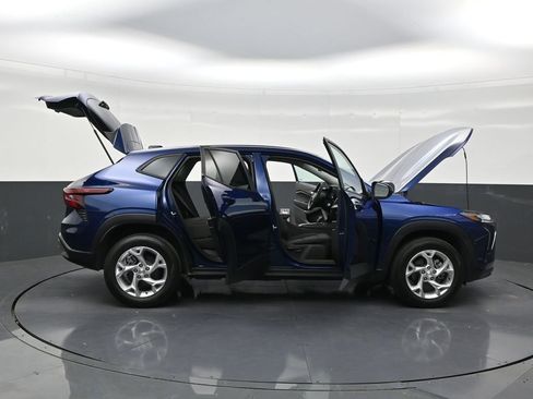 Used 2024 Chevrolet Trax LS w/ LS Convenience Package FWD image 29