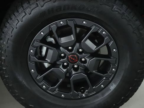 Used 2022 Nissan Frontier PRO-4X w/ Pro-4X Premium Package image 11