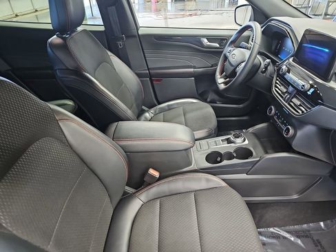 Used 2025 Ford Escape ST-Line image 10