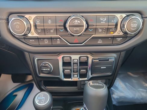 New 2025 Jeep Gladiator Sport w/ Premium Package image 20