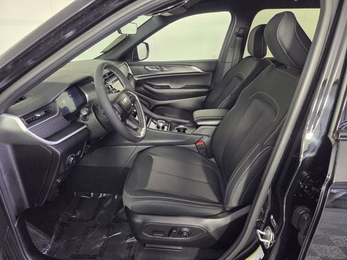 Certified 2025 Jeep Grand Cherokee Laredo w/ Luxury Tech Group I image 11