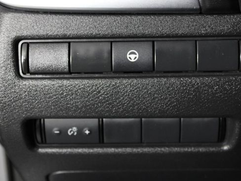 Used 2021 Nissan Rogue SV image 24