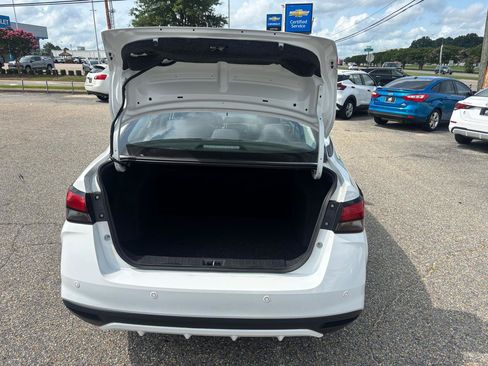 Used 2024 Nissan Versa S FWD image 18