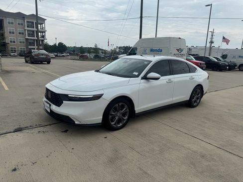 Certified 2023 Honda Accord EX image 3