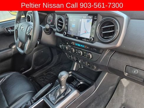 Used 2020 Toyota Tacoma TRD Off-Road w/ TRD Premium Off Road Package AWD/4WD image 13