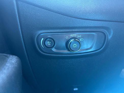 Used 2021 Chevrolet Equinox LT AWD/4WD image 16
