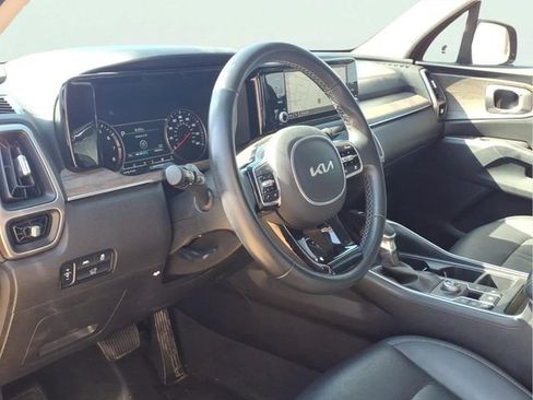 Used 2023 Kia Sorento EX w/ Panoramic Sunroof Package FWD image 10
